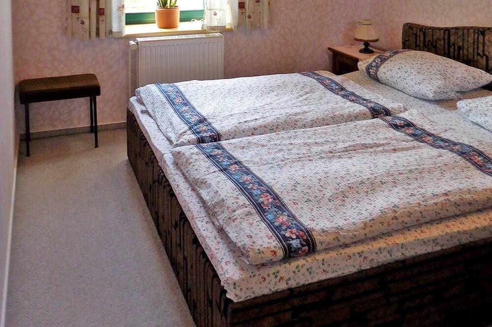 Ganze Wohnung, Ferienwohnung am Storchennest - Ferienwohnung in Bollewick, Müritz