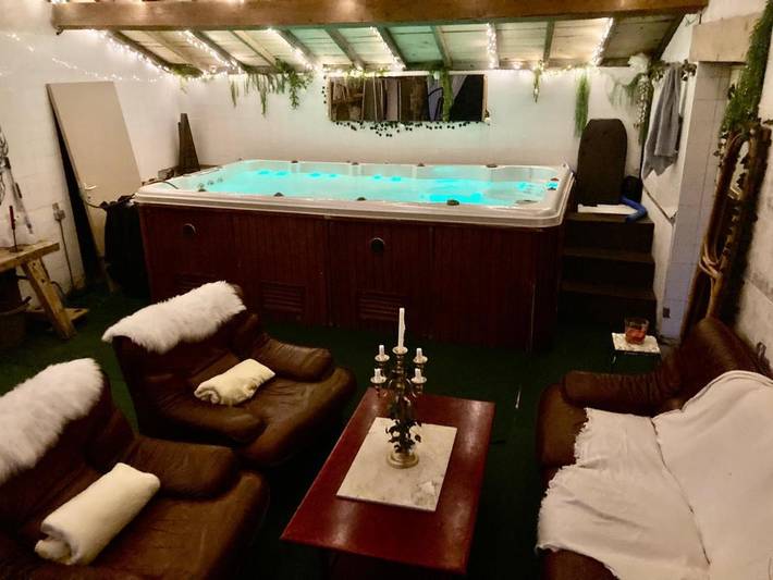 Gîte pour 3 personnes, avec vue et jardin à Saint-Ilpize