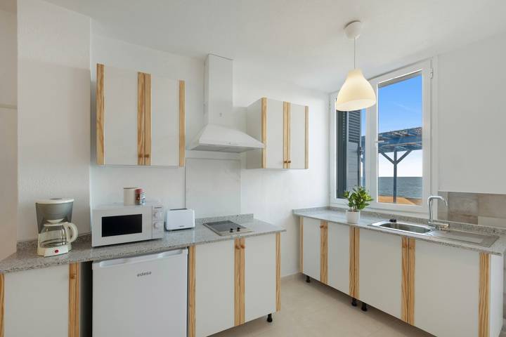 Apartamento entero, Apartamento 'La Bayana - 1' con vistas al mar, piscina compartida y Wi-Fi in Puerto Naos, Los Llanos de Aridane