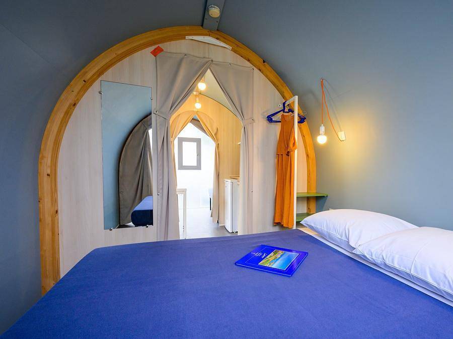 Camping L'Abri des Pins - Tente en toile et en bois 4 personnes - D/ Tente Coco Sweet 2 ch / 4p - 16m²- Auvent toilé in Saint-Jean-de-Monts, Vendée