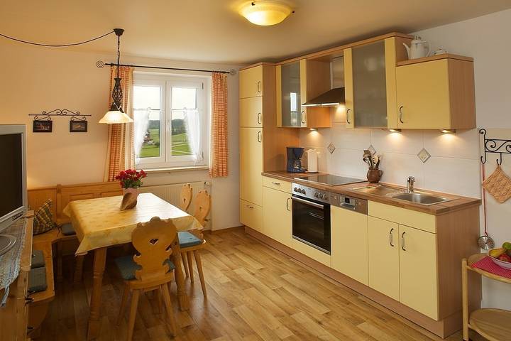 Ferienwohnung für 3 Personen, mit Balkon und Garten sowie Seeblick in Nesselwang