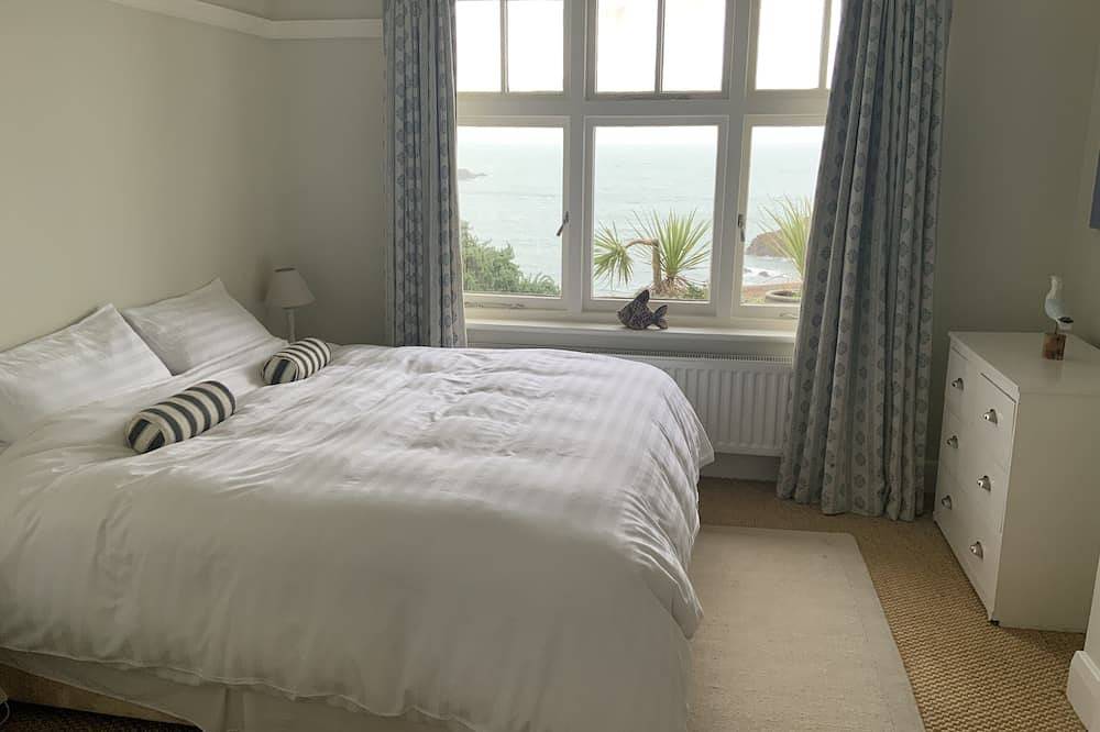 Stunning views from one of the best located cottages in Devon in South Huish, Hope Cove