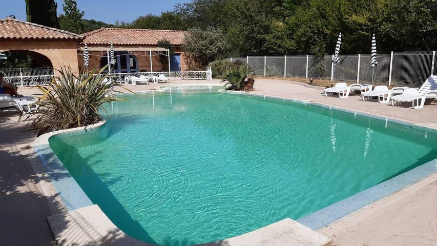 Chalet pour 4 personnes, avec piscine ainsi que terrasse et jardin en Ardèche - 3