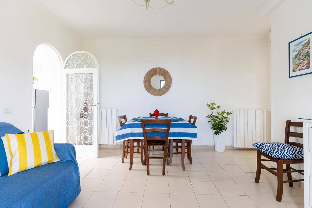 Appartamento intero, Villa Fanella, independent house with a private garden, between Sorrento&Amalfi in Piano di Sorrento, Sorrento Coast