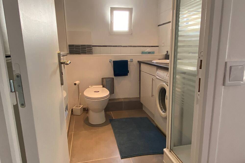 2 rooms on the ground floor of a renovated villa in Sausset-les-Pins, Côte méditerranéenne (France)