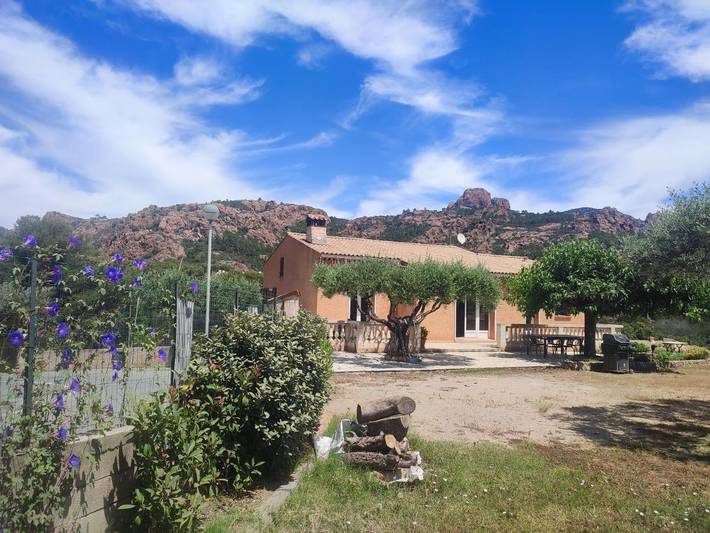 Location de vacances pour 8 personnes, avec jardin et vue dans Plage d'Anthéor - 2