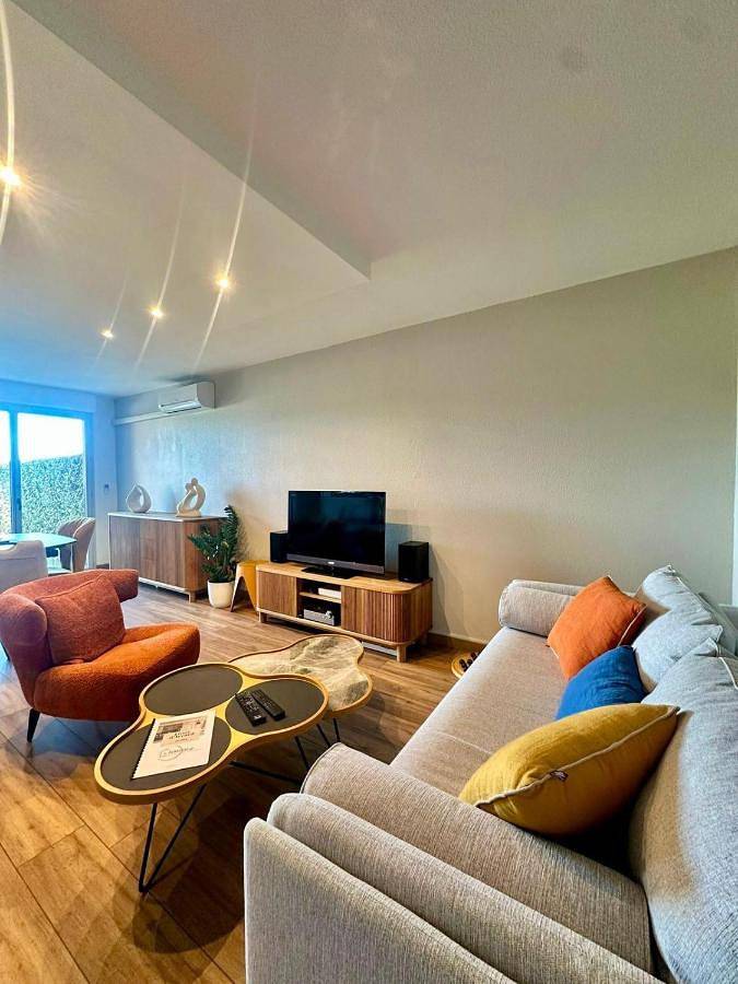 Gîte pour 2 personnes, avec piscine et terrasse à Saint-Estève - 2