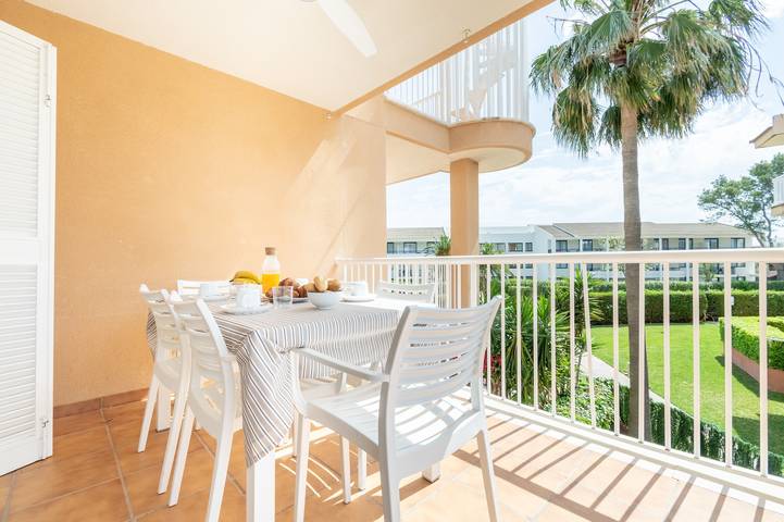 Ganze Wohnung, Ferienwohnung 'Llenaire' mit Bergblick, Wi-Fi und Klimaanlage in Port de Pollença, Pollença