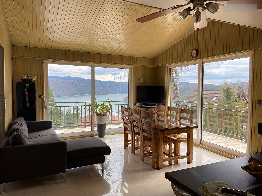 Maison vue imprenable, Lac de Vouglans, 6 personnes in Maisod, Parc naturel régional du Haut-Jura