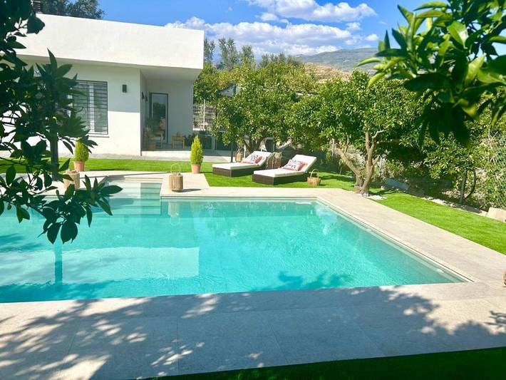 Casa rural para 9 personas, con Terraza y Jardín además de Piscina y Vistas en El Valle