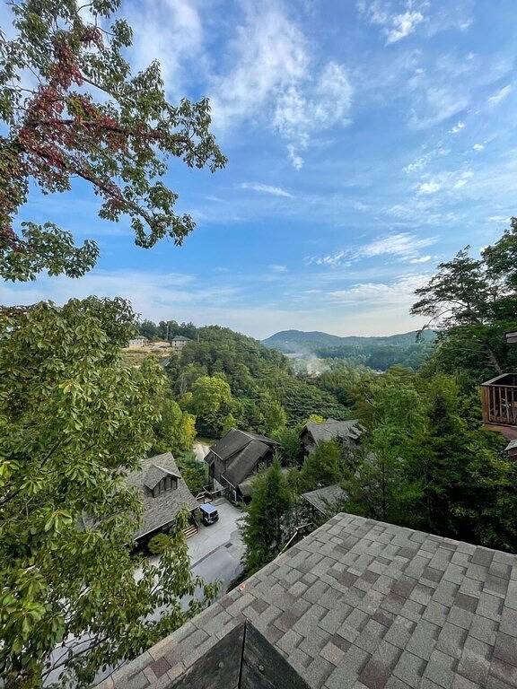 Log cabin for 12 people, with hot tub and terrace as well as pool in Pigeon Forge