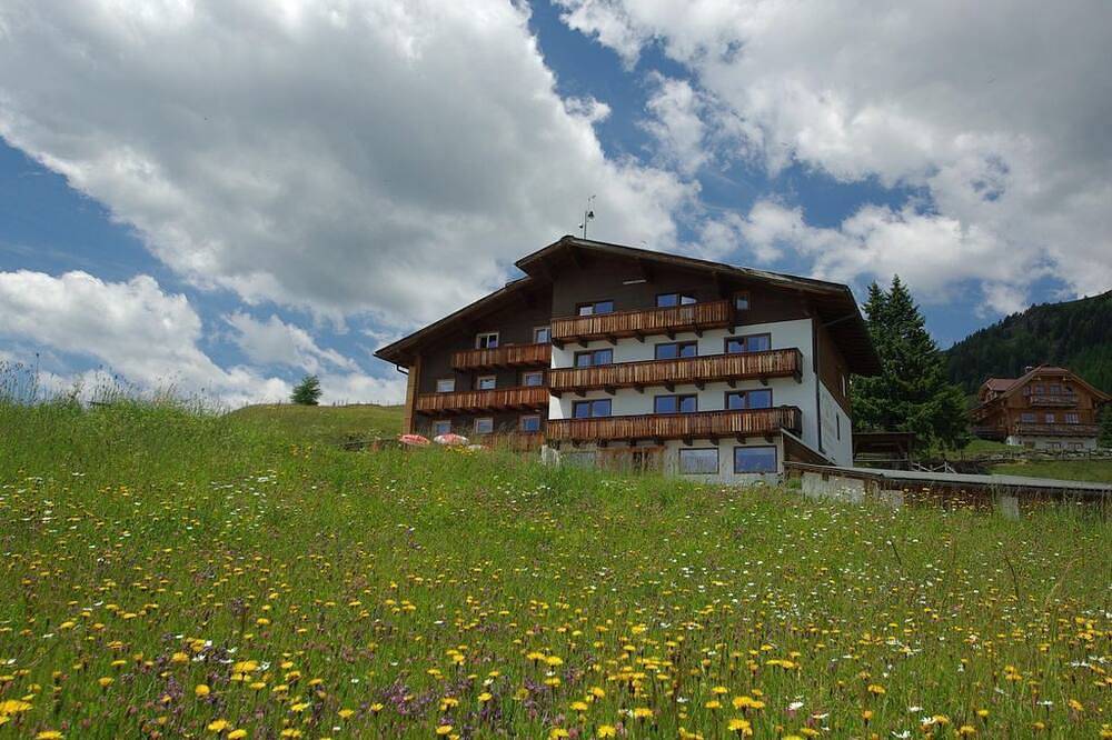 Doppelzimmer mit Nordbalkon - Almhotel Fichtenheim in Kreuzeckgruppe, Berg im Drautal