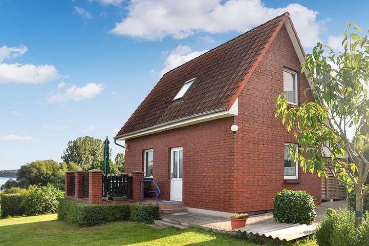 Ferienhaus für 4 Personen, mit Terrasse und Garten in Carpin