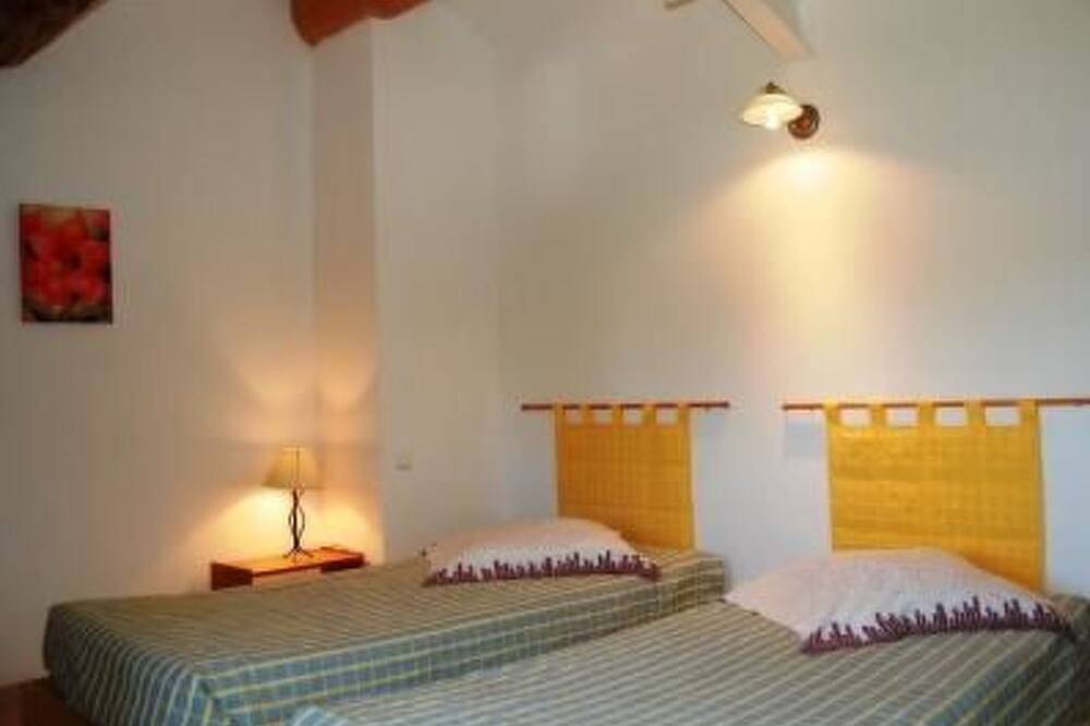 Feriendorf \"La Jasse in Saint-Quentin-la-Poterie, Nimes region