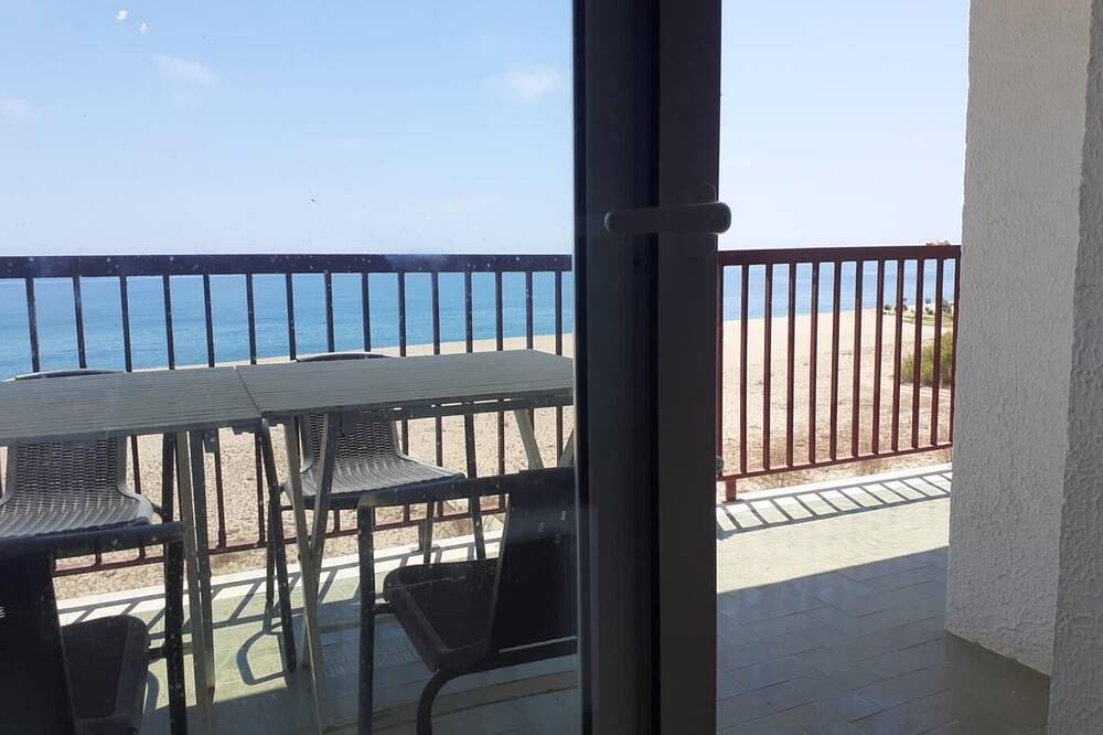 Apartamento entero, Suitur apartamento primera linea mar vistas playa in Canet de Mar, Costa del Maresme