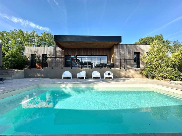 Location de vacances pour 8 personnes, avec Jacuzzi et Terrasse ainsi que Jardin et Piscine à Sauternes (Gironde)