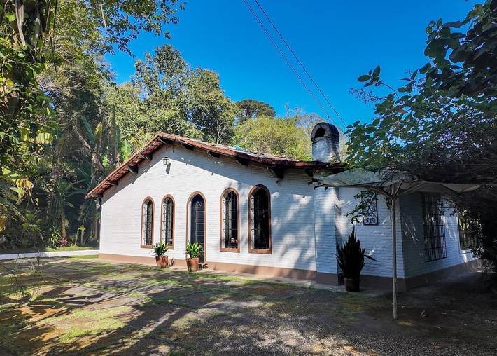 Casas e apartamentos de temporada para 8 pessoas, com jardim e piscina em Itapecerica da Serra