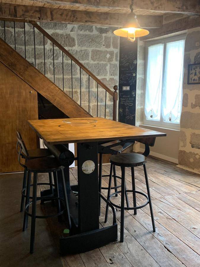 Appartement entier, Three-Bedroom Apartment in Brive-la-Gaillarde, Région de Brive-la-Gaillarde