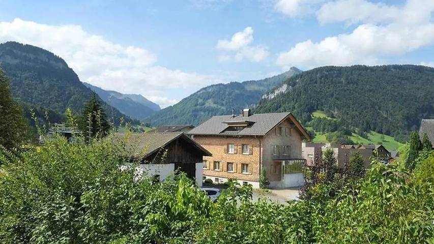 Ferienwohnung für 4 Personen, mit Balkon und Garten in Bezau