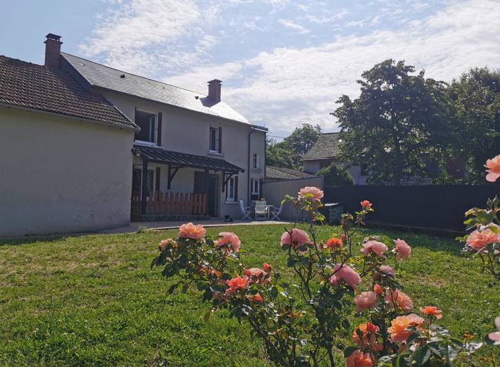 Gîte pour 4 personnes, avec terrasse et jardin à Sardent