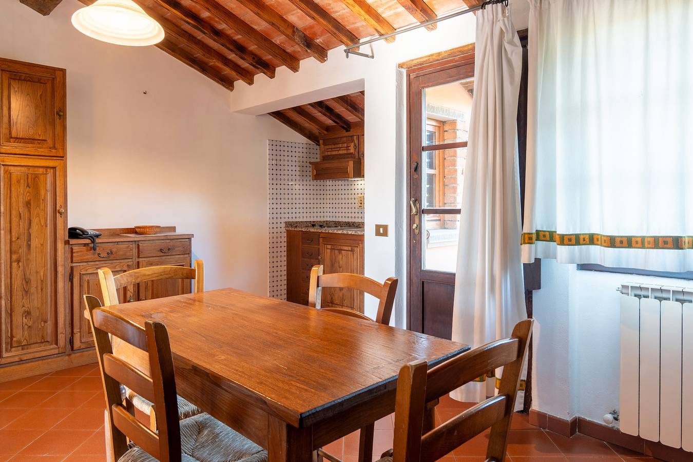 Apartamento entero, Apartamento '18 A Fattoria Degli Usignoli' con piscina compartida, Wi-Fi y aire acondicionado in San Donato Fronzano, Valdarno