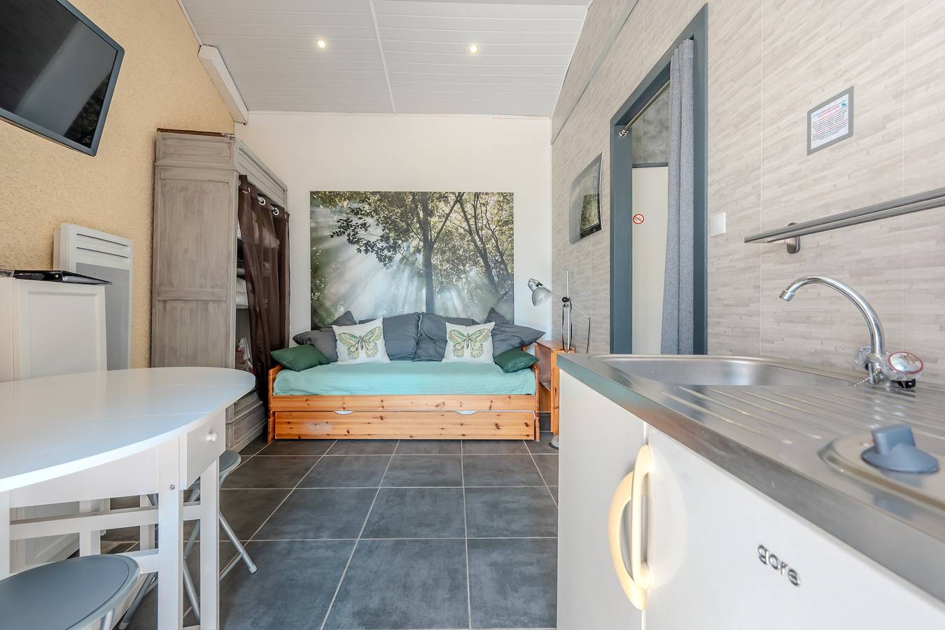 Appartement entier, Appartement avec terrasse privative et piscine in Mévouillon, Région de nyons