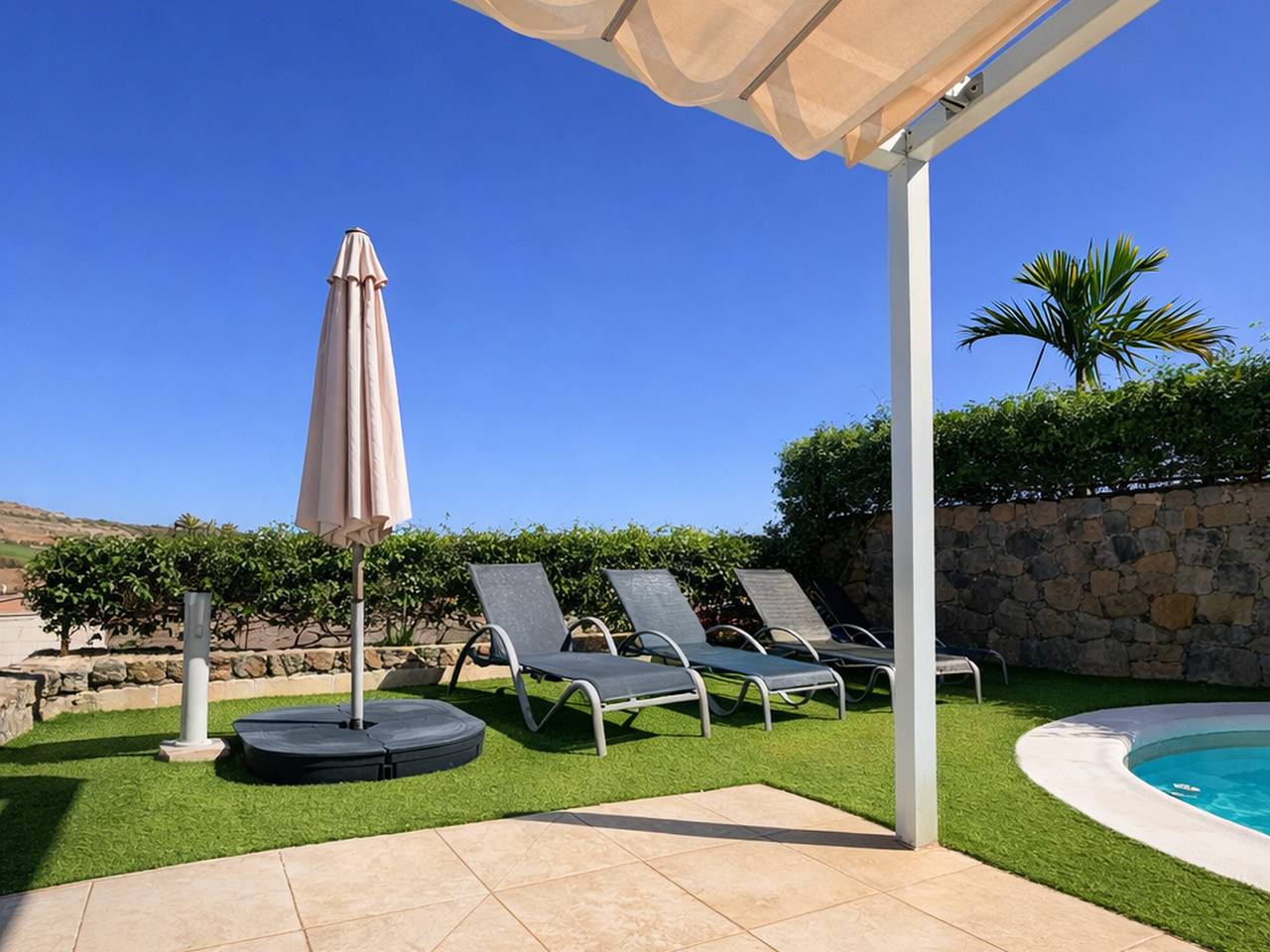 Villa vacacional 'Sunset Oasis' con piscina privada, Wi-Fi y aire acondicionado in Salobre, San Bartolomé de Tirajana