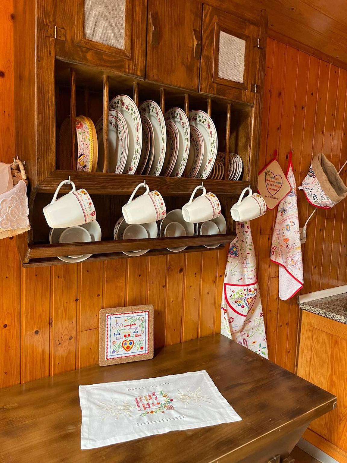 Holiday Home 'Casa Da Quelha' with Mountain View, Wi-Fi and Air Conditioning in Britelo, Gerês