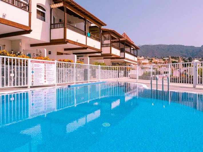 Vakantieappartement voor 6 personen, met terras en zwembad in La Caleta