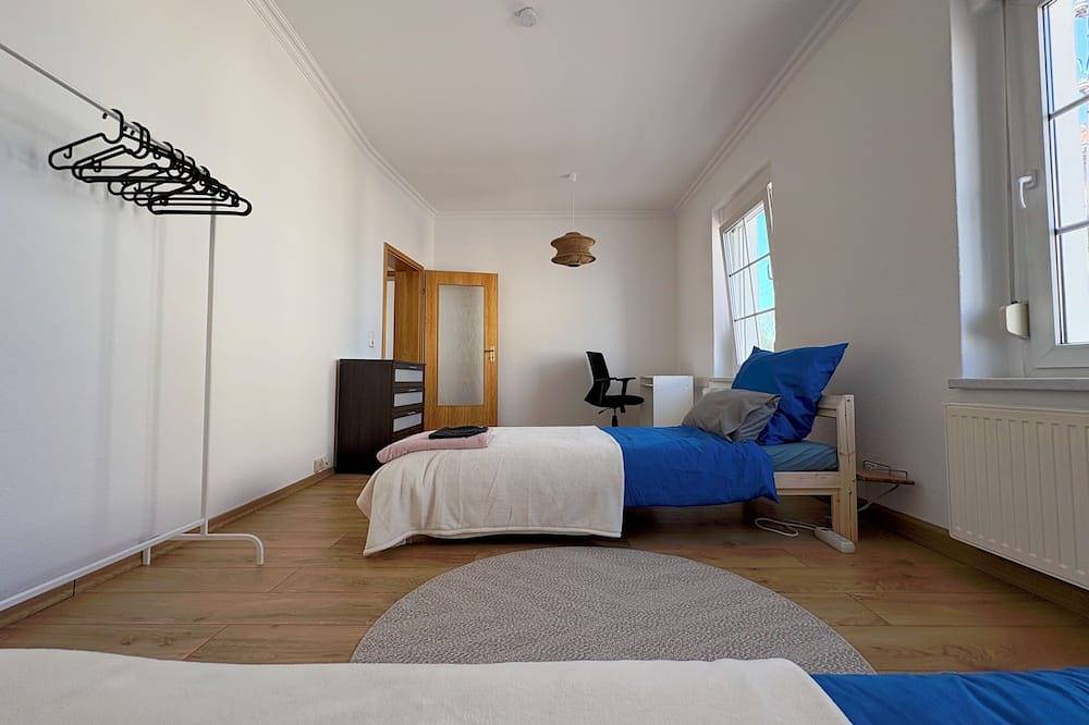Haus mit Garten, in der Nähe von Bus- und Bahnhöfen mit ausreichend Parkplätzen in Leipzig-Südost, Leipzig
