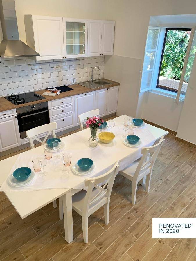 Four-Bedroom House in Šimuni, Pag