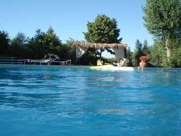 Gîte pour 3 personnes, avec sauna et jardin ainsi que vue et piscine, animaux acceptés à Radicondoli