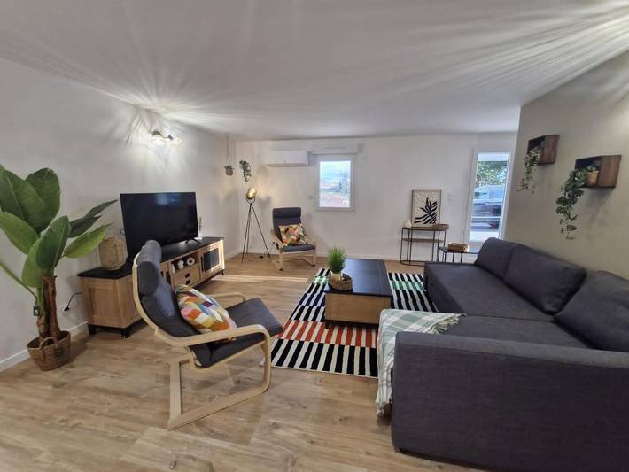 Gîte pour 8 personnes, avec vue et jardin à Méharin