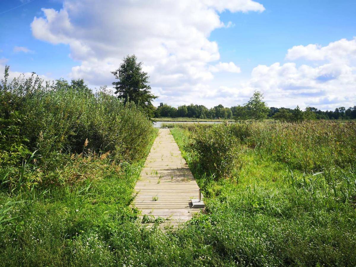Domek nad jeziorem z prywatnym pomostem in Orzysz, Masuren
