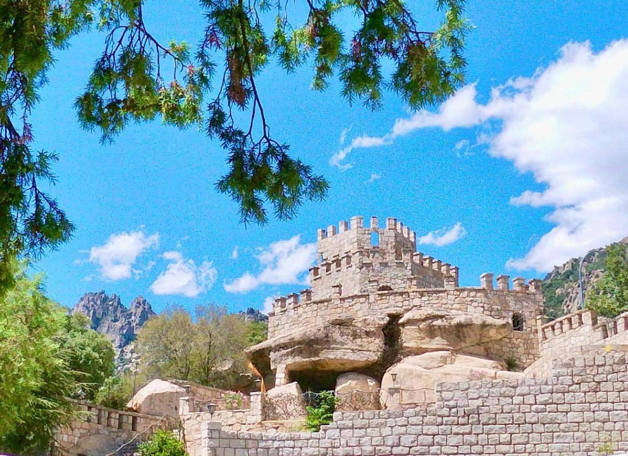 Magnífico Castillo privado, elevado en la roca in La Cabrera, Provincia de Madrid
