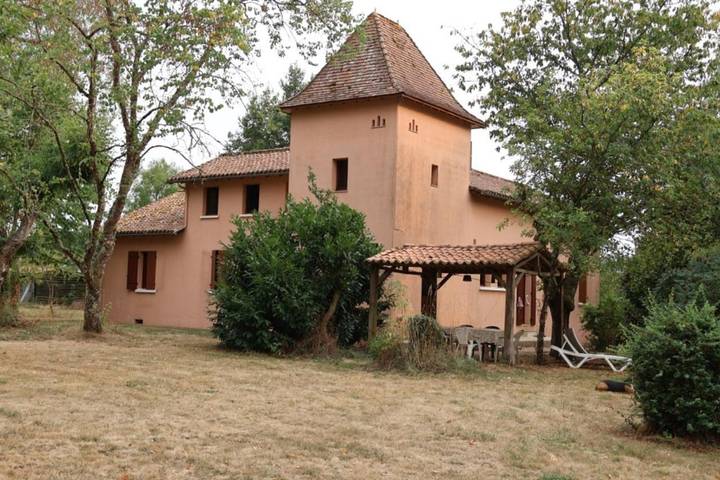 Gîte pour 2 personnes, avec vue et jardin à Écuras