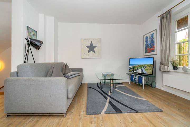 Ganze Wohnung, Ferienwohnung unter Reet für bis zu 2 Personen mit Terrasse, in Westerland. in Westerland, Sylt (Gemeinde)