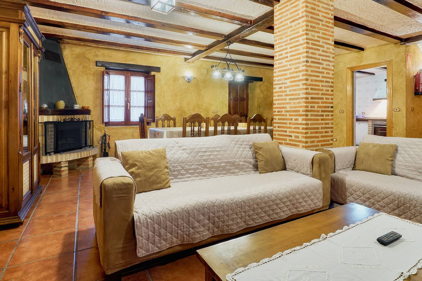 Finca 'La Majada Palentina' mit Bergblick, privater Terrasse und Wi-Fi in Santibáñez de la Peña, Cordillera Cantábrica