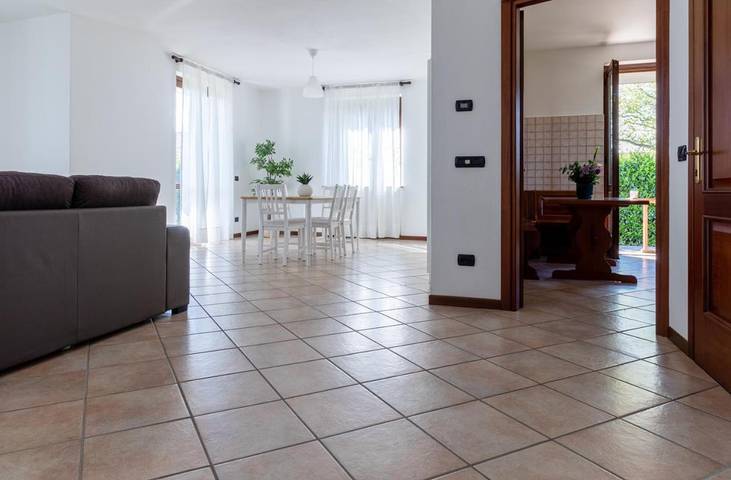 Gîte pour 6 personnes, avec jardin et jacuzzi dans Angera - 3