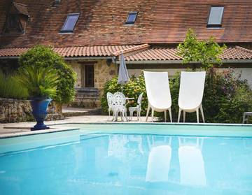 Gîte pour 12 personnes, avec piscine ainsi que jardin et vue à Lembras