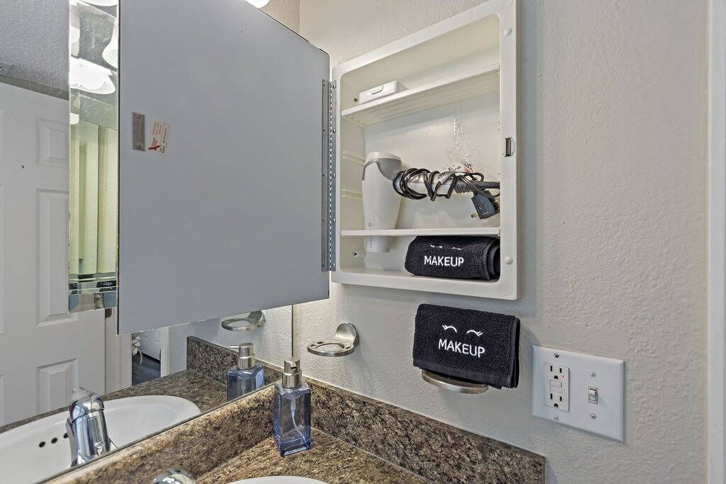 Ganze Wohnung, \"Casita Playa\" Our Super-Cute 1/1 Beach Getaway! 6 min from Irb! in Largo, Pinellas County