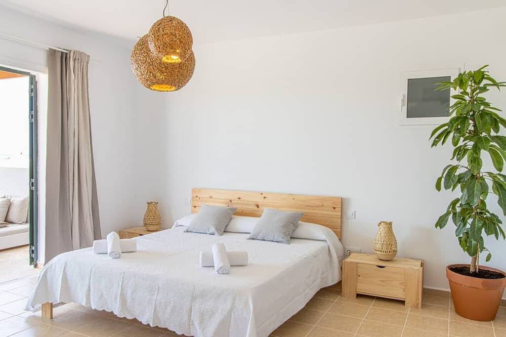 Villa Conguitos - modern, private pool, A/C in Biniancolla, Sant Lluís