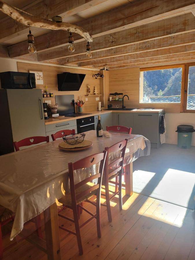 Location de vacances pour 8 personnes, avec Balcon ainsi que Terrasse et Vue dans Fontpédrouse
