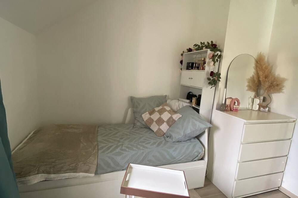 Private Room Sharing In a beautiful house in Éragny, Valle del Oise