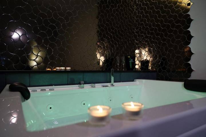 Gîte pour 2 personnes, avec sauna ainsi que jacuzzi et balcon à Giffoni Valle Piana - 4