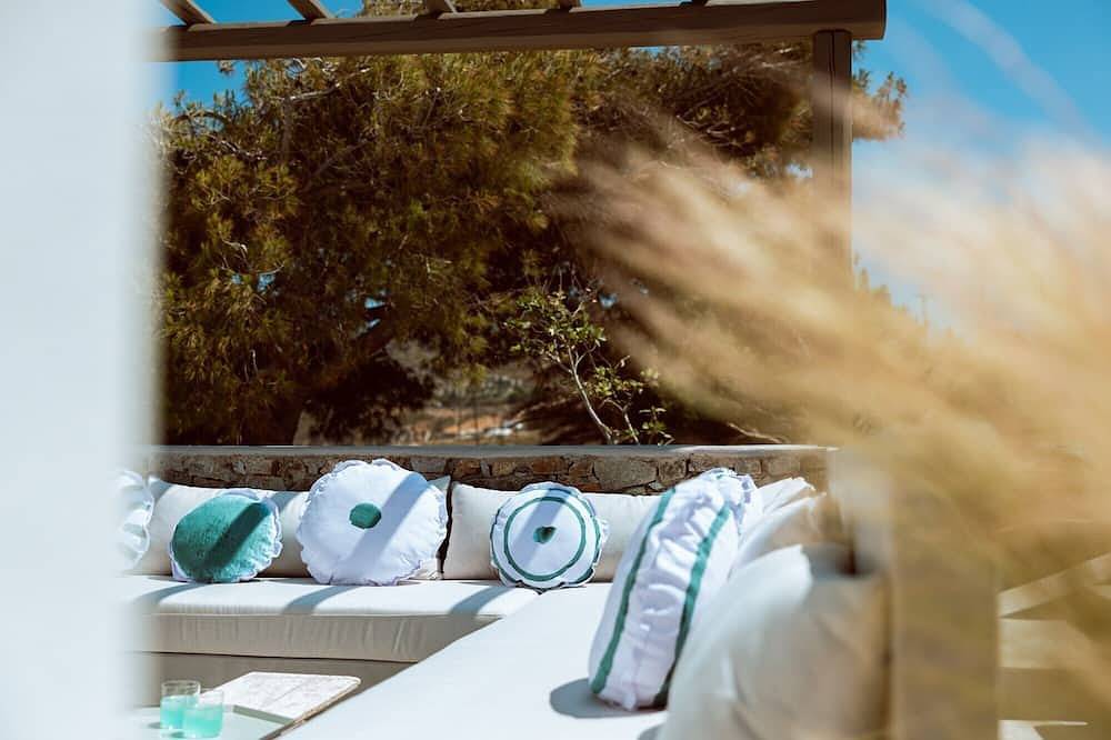 Kelyphos Villa: Seaside Serenity at Seriphos Estate in Cyclades