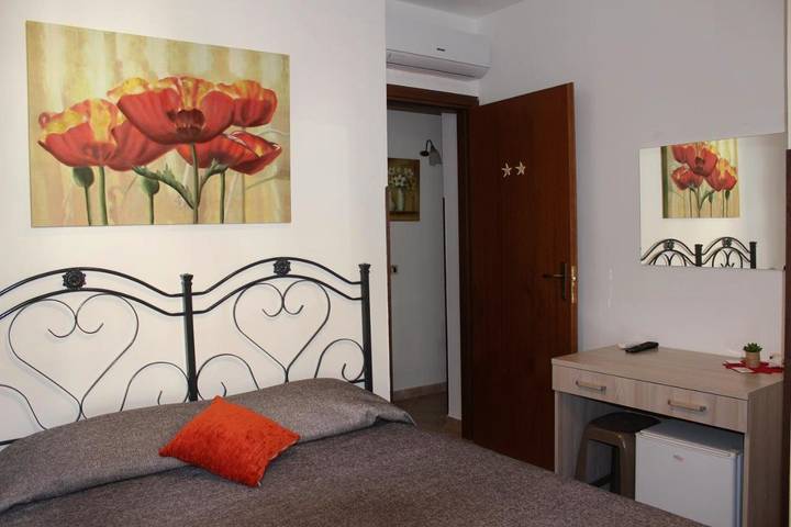 Gîte pour 2 personnes, avec balcon ainsi que jardin et vue dans Macari - 3