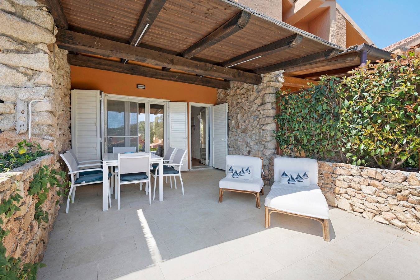 Ganze Wohnung, Apartment 'Istana' mit Gemeinschaftspool, Wlan und Klimaanlage in Porto Istana, Olbia
