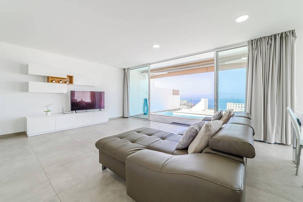 Fabulous Bungalow with Panoramic View and Private Pool. in Puerto Santiago, Santiago del Teide