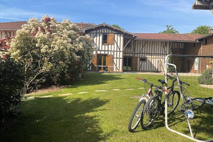 Gîte pour 15 personnes, avec Terrasse et Jardin